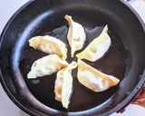 チーズの羽根付き餃子作り方1写真