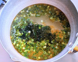 ごま油香るわかめと青ネギのスープ作り方4写真