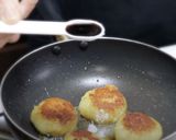 とろ〜りチーズ♪チーズ入りポテトもち作り方6写真