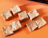 超簡単　厚揚げとトマトの味噌炒め作り方1写真