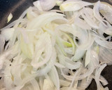 骨抜きサバと山盛り玉ねぎの簡単生姜炒め作り方1写真