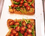 豚コマ生姜焼きとミニトマトのピザトースト作り方4写真