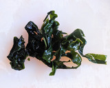 ごま油香るわかめと青ネギのスープ作り方1写真
