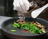 ウフ・オー・プラ(皿焼き卵)作り方7写真