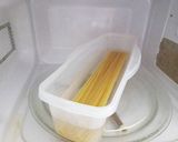 超簡単!ソーセージたっぷりペペロンチーノ作り方2写真