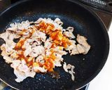 エバラおろしのタレで作る、豚バラ炒め作り方3写真
