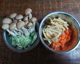人参(/ω･＼)ﾁﾗｯと味噌汁。作り方1写真