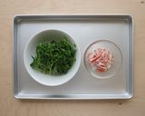 "つーん”と辛い、豆苗とカニカマのサラダ作り方2写真