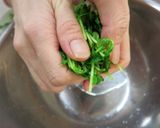 "つーん”と辛い、豆苗とカニカマのサラダ作り方3写真