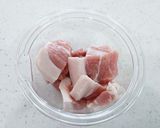 大きめのお肉で☆ボリューム満点黒酢酢豚♪作り方1写真
