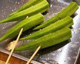大人の晩酌。岩塩ひとふり炙りオクラ串作り方3写真