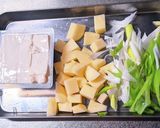 豆富とじゃがいも・長ネギの味噌汁作り方1写真