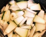 我が家の味噌汁（旬のウリ）作り方2写真