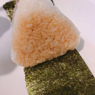 塩昆布で、ふじっ子煮風、昆布のおにぎり！ by クックまいななパパ