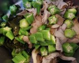 鶏とオクラと舞茸とわかめの梅酢和え作り方5写真