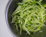 やみつき♡胡瓜・カニカマ・大葉の酢の物♪作り方1写真
