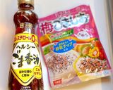 香りもご馳走✨可愛い梅ごま塩おにぎり作り方1写真