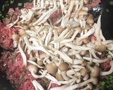 挽肉とニラとしめじの香味醤油炒め作り方4写真