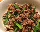 挽肉とニラとしめじの香味醤油炒め作り方9写真