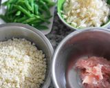 挽肉100gで4人分♥鶏そぼろ丼作り方1写真