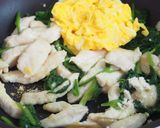 炒め8分！胸肉・ほうれん草・卵炒め♪作り方6写真