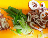 簡単・みょうがを使ったイカとネギの酢味噌作り方1写真