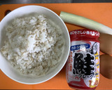 簡単・美味しい！鮭そぼろのもち麦炒飯♬作り方1写真