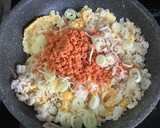 簡単・美味しい！鮭そぼろのもち麦炒飯♬作り方5写真