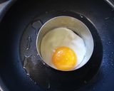 気分はお月見！まんまる目玉焼パン♪作り方1写真