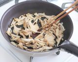 フライパンひとつで☆簡単きのこ焼ビーフン作り方4写真