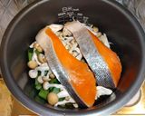 鮭・小松菜・しめじ・卵の炊き込みご飯作り方2写真