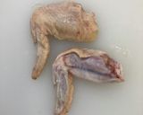 包丁で食べやすく　手羽中ハーフ作り方1写真