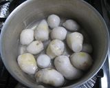 里芋の煮もの♪ふんわりバター風味作り方1写真