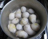 里芋の煮もの♪ふんわりバター風味作り方1写真