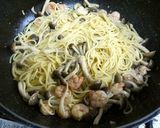 プリプリ海老の水菜としめじの和風パスタ♪作り方2写真