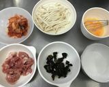 豚キムチ炒め乗せた辛ラーメン風酸辣湯麺作り方2写真