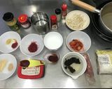 豚キムチ炒め乗せた辛ラーメン風酸辣湯麺作り方1写真