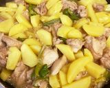 鶏もも肉とじゃがいもの炒め物♪簡単♪作り方4写真