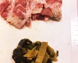 チャルメラしょうゆに高菜豚肉のピリ辛炒め作り方1写真