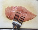 簡単！レンチン鳥むね肉。ピリ辛風味♪作り方1写真