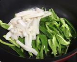 イカとピーマンとモヤシたっぷりの焼きそば作り方1写真