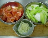 セロリとタコのトマト炒め作り方1写真