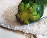 ズッキーニを豚バラ肉の油で炒める作り方1写真