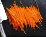 簡単！鶏とニラ人参の姜葱醤炒め作り方1写真
