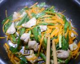 簡単！鶏とニラ人参の姜葱醤炒め作り方5写真