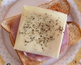 オリーブ香るハムチーズトマトのトースト♡作り方3写真
