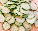 食用菊ときゅうりとじゃこの酢の物作り方2写真