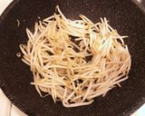 超簡単！！ピリ辛もやしの巣ごもり卵作り方1写真