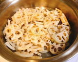 蓮根とピーマンのカレーツナマヨ和え作り方3写真