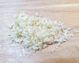 超簡単！にんにくたっぷり肉たまライス！作り方1写真